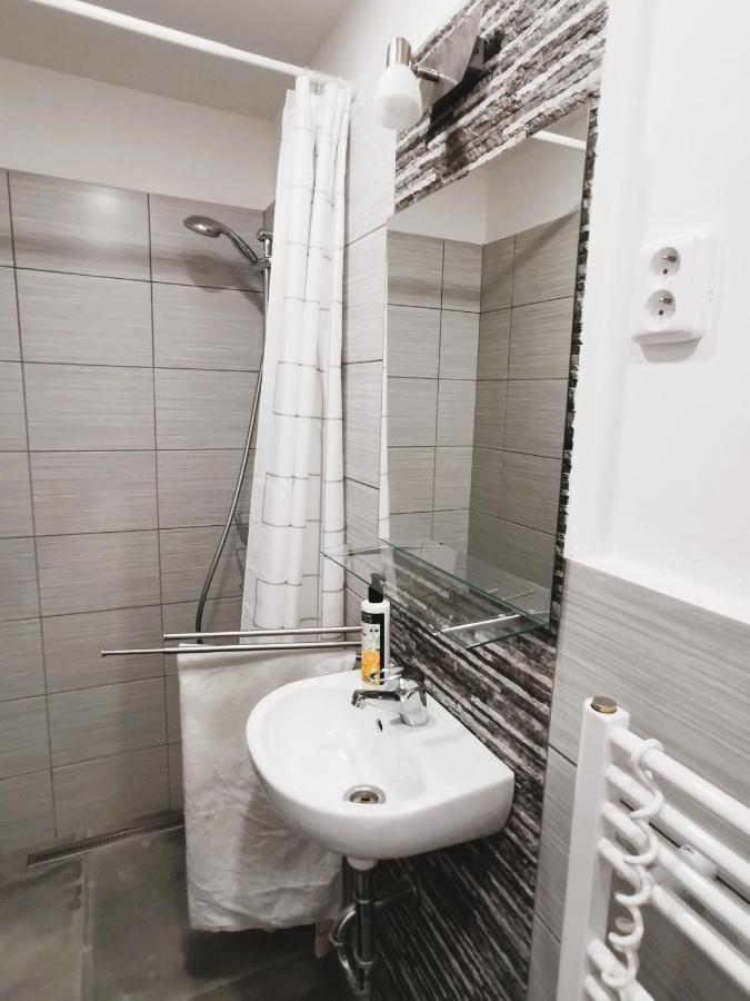 Apt 100 프라하 외부 사진